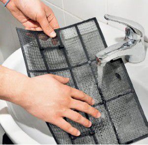 El filtro del aire acondicionado es fácil de limpiar bajo el grifo.
