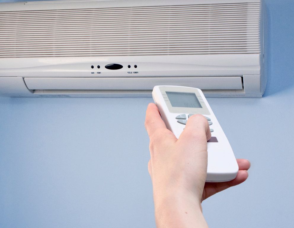 Hur man använder luftkonditioneringsfjärrkontrollen och löser problem med dess användning