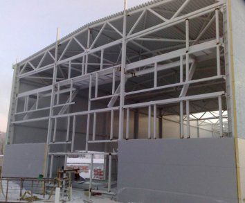 Die Installation der Heizungsanlage beginnt in der Bauphase des Produktionsgebäudes
