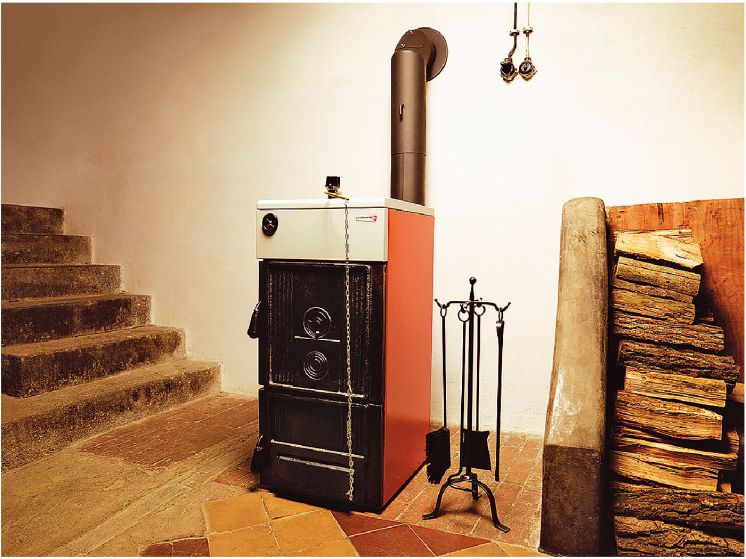 Piroliz kazanı, bir ev ısıtma sisteminde bir ısı üreticisi olarak hizmet eder.