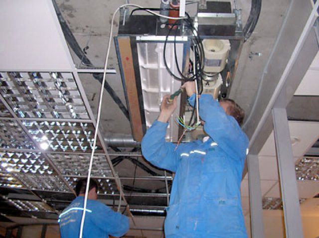 manutenzione unità a soffitto ceiling