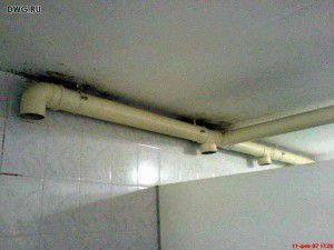 exemple d'utilisation de tuyaux d'égout comme conduits de ventilation d'échappement