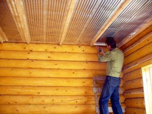 Film de chauffage d'une maison en bois