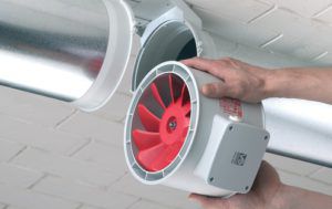 Fan designed for installation in the pipe joint area