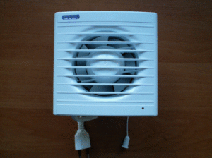 Ventilator s kabelom