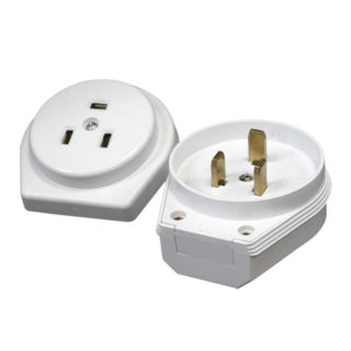 Three-pin power socket