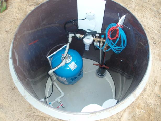 Aká je zimná verzia kladenia vodovodného systému zo studne do domu